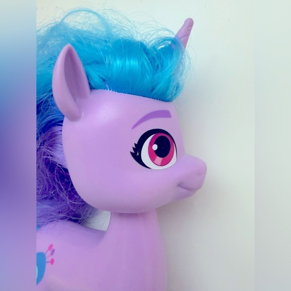 My Little Pony A New Generation Izzy Moonbow
Unicorn - Picture 3 of 8
